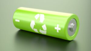Batteria verde con segnati i poli + e -. Al centro disegnato il simbolo del riciclo.