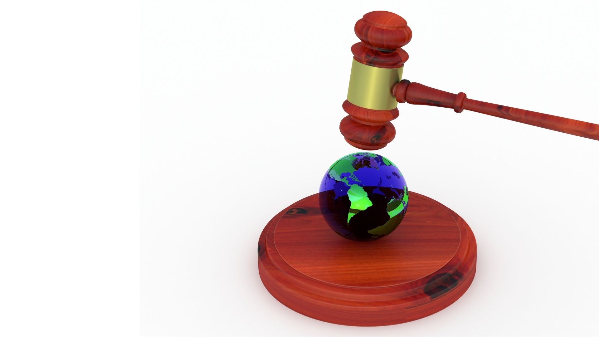 Martello da tribunale sopra ad una sfera che rappresenta il mondo